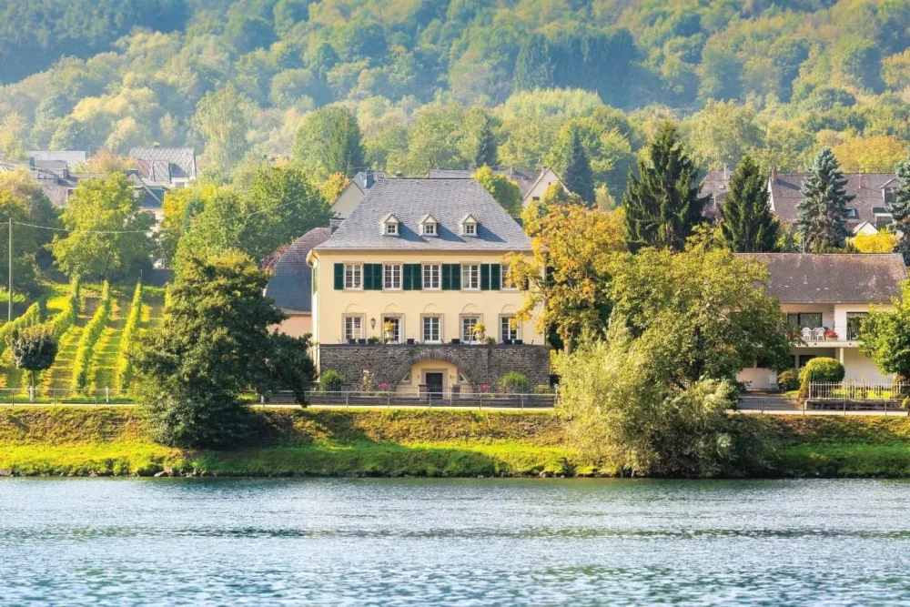Wein- und Landhaus S A Prüm