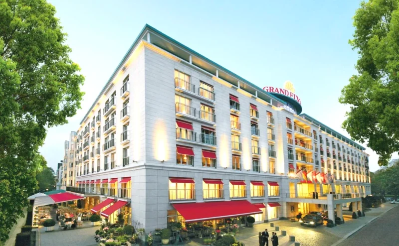 Luxusaufenthalt im 5-Sterne-Hotel GRAND ELYSEE Hamburg in Rotherbaum Hamburg