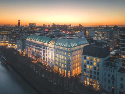 Weltklasse-5-Sterne-Hotel Fairmont Hotel Vier Jahreszeiten in Hamburg-Neustadt
